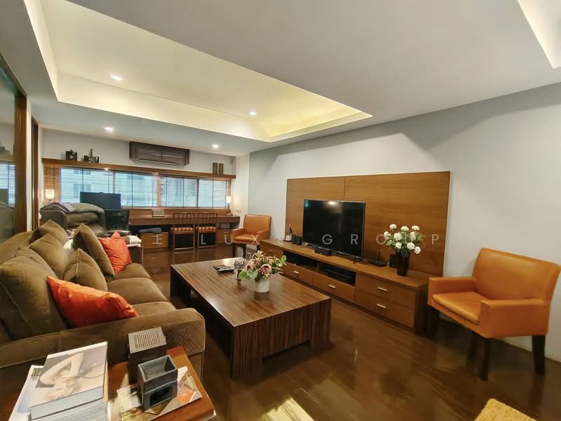 Townhome on Ekkamai 12, Bangkok, Phra Kanong, Khlong Toei, Bangkok, 5 Bedrooms, 355 sqm, Townhouse For Rent, by The Luxe Group, 500333361 - DDproperty.com