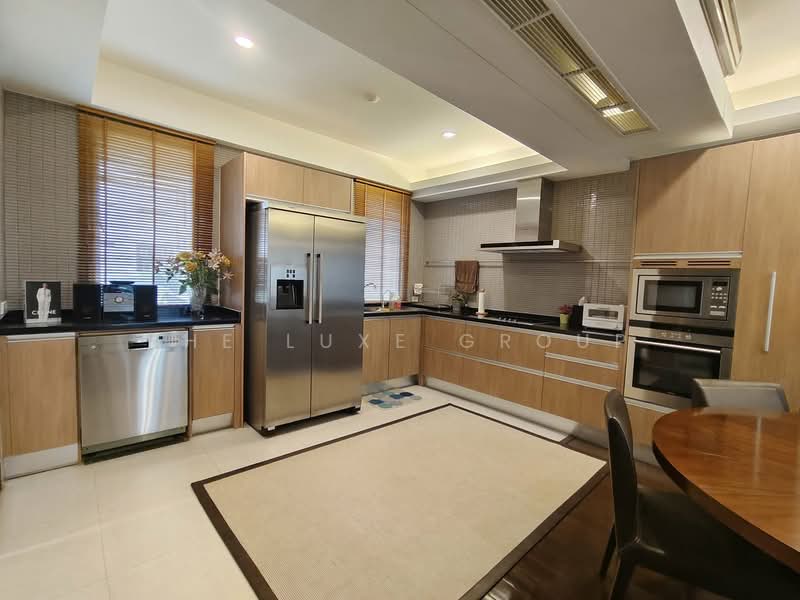 Townhome on Ekkamai 12, Bangkok, Phra Kanong, Khlong Toei, Bangkok, 5 Bedrooms, 355 sqm, Townhouse For Rent, by The Luxe Group, 500333361 - DDproperty.com