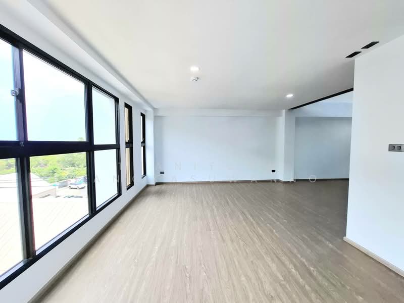 Nirvana @ Work Krungthep Kreetha, Bangkok, Thap Chang, Saphan Sung, Bangkok, , 281 sqm, Office Space For Rent, by Thanitcha Kangkasuwanno, 500333442 - DDproperty.com