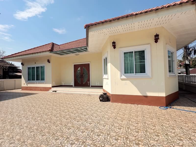 Spacious 1-Story House for sale 98.9 sq.wah, 4 Beds 3 Baths, Ban Lueam, Udon Thani, Udon Thani, Ban Luam, Muang Udon Thani, Udon Thani, 4 Bedrooms, 120 sqm, Single Detached House For Sale, by Kulaya Thanapura, 500333557 - DDproperty.com