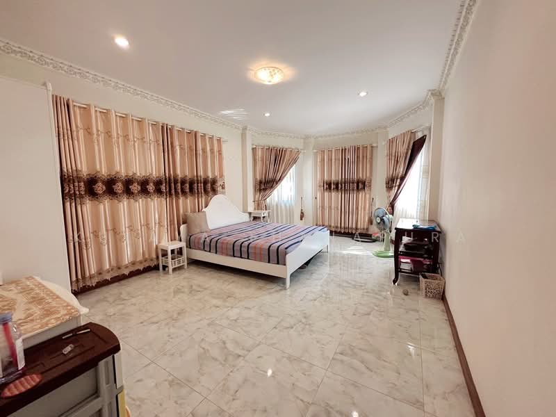 Spacious 1-Story House for sale 98.9 sq.wah, 4 Beds 3 Baths, Ban Lueam, Udon Thani, Udon Thani, Ban Luam, Muang Udon Thani, Udon Thani, 4 Bedrooms, 120 sqm, Single Detached House For Sale, by Kulaya Thanapura, 500333557 - DDproperty.com