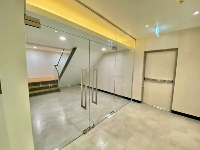 Partly fitted office for rent at Chatuchak, Bangkok, Phaholyothin, Chatuchak, Chatuchak, Bangkok, , 730 sqm, Office Space For Rent, by Suphanan Saengsak, 500333558 - DDproperty.com