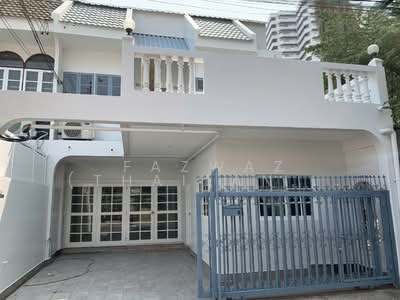 ขาย - ทาวน์โฮม 4 ห้องนอน Prommitr Villa สุขุมวิท-ทองหล่อ บ้านใหญ่ในเมือง, กรุงเทพ