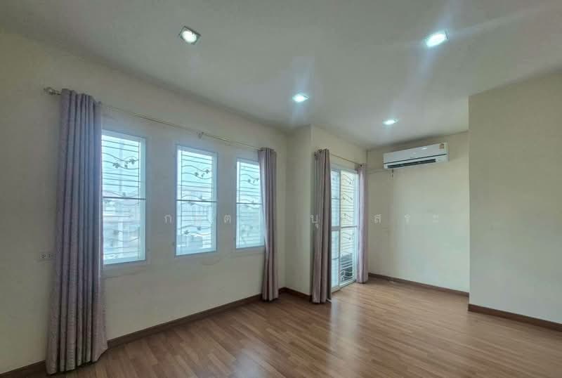 Golden Avenue Chaengwattana-Tiwanon, Nonthaburi, Sukhaprachasan Road 3, Bang Phut, Pak Kret, Nonthaburi, 4 Bedrooms, 130 sqm, Townhouse For Sale, by กรกฤตย์ บุญสระ, 500333587 - DDproperty.com