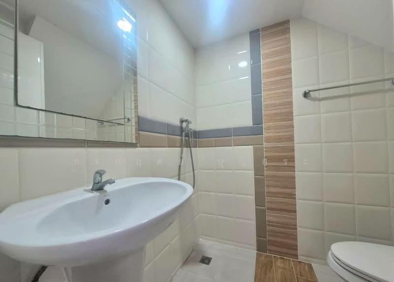 Golden Avenue Chaengwattana-Tiwanon, Nonthaburi, Sukhaprachasan Road 3, Bang Phut, Pak Kret, Nonthaburi, 4 Bedrooms, 130 sqm, Townhouse For Sale, by กรกฤตย์ บุญสระ, 500333587 - DDproperty.com