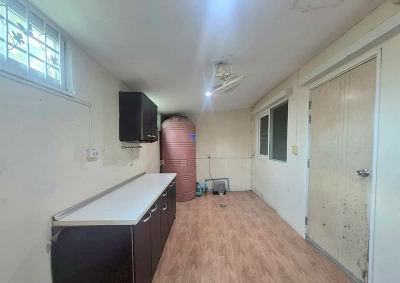 Golden Avenue Chaengwattana-Tiwanon, Nonthaburi, Sukhaprachasan Road 3, Bang Phut, Pak Kret, Nonthaburi, 4 Bedrooms, 130 sqm, Townhouse For Sale, by กรกฤตย์ บุญสระ, 500333587 - DDproperty.com