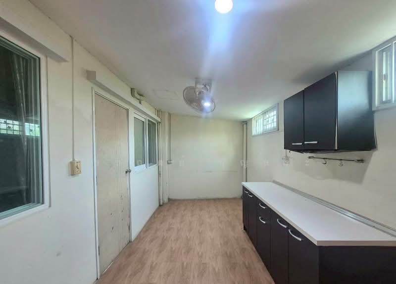 Golden Avenue Chaengwattana-Tiwanon, Nonthaburi, Sukhaprachasan Road 3, Bang Phut, Pak Kret, Nonthaburi, 4 Bedrooms, 130 sqm, Townhouse For Sale, by กรกฤตย์ บุญสระ, 500333587 - DDproperty.com