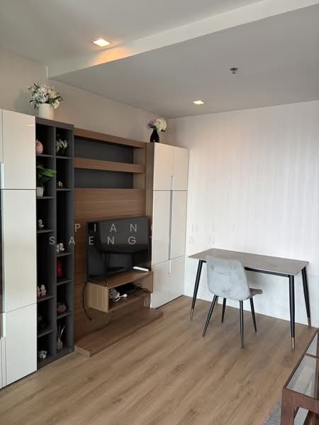 Sky Walk Residences, Bangkok, 1599 Sukhumvit Road, Phra Kanong Nua, Watthana, Bangkok, 1 Bedroom, 39 sqm, Condo For Rent, by Piangphet Saengtuangkit, 500333711 - DDproperty.com