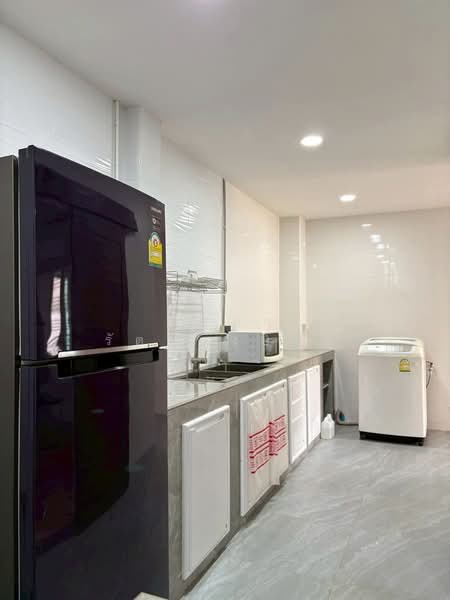 รีโนเวทใหม่ ซ.อุดมสุข 58 ให้เช่าทาวน์โฮม 2 ชั้น ม.รังสิยา บ้านสวย เฟอร์ครบ ทำเลดี พร้อมอยู่, Bangkok, สุขุมวิท 103, Bang Chak, Phra Khanong, Bangkok, 2 Bedrooms, 150 sqm, Townhouse For Rent, by บุษบา รัตนวงษ์ชัย, 500333738 - DDproperty.com