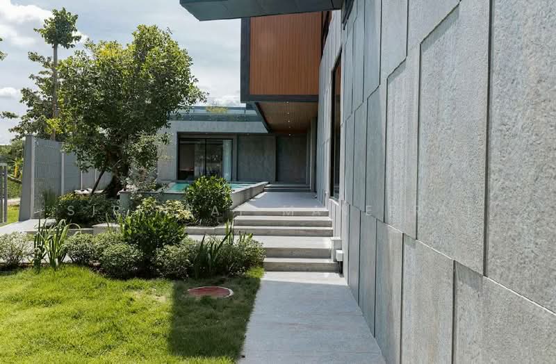 บ้าน Modern Luxury ดีไซน์โดดเด่นด้วยการผสมผสานวัสดุระดับพรีเมียม ทั้งเหล็ก ไม้ กระจก และหินลวดลายเฉพ, Chiang Mai, San Phak Wan, Hang Dong, Chiang Mai, 5 Bedrooms, 946 sqm, Single Detached House For Sale, by Sirinrat Maneerat, 500333900 - DDproperty.com