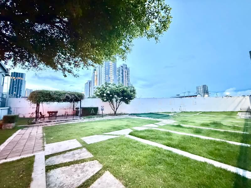 Bless Town Sukhumvit 50, Bangkok, Sukhumvit 50 Road, Phra Kanong, Khlong Toei, Bangkok, 3 Bedrooms, 240 sqm, Townhouse For Rent, by Forty-Six Real Estate Group, 500333952 - DDproperty.com