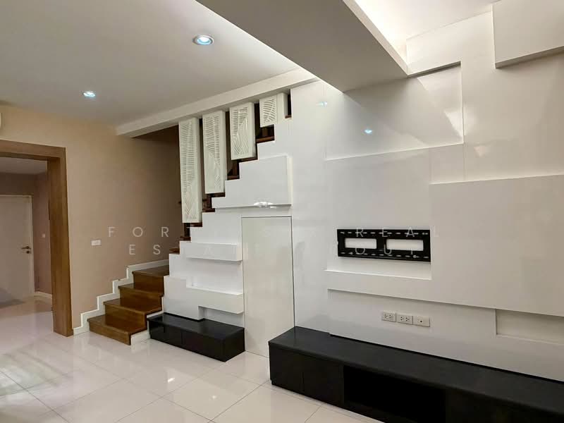 Bless Town Sukhumvit 50, Bangkok, Sukhumvit 50 Road, Phra Kanong, Khlong Toei, Bangkok, 3 Bedrooms, 240 sqm, Townhouse For Rent, by Forty-Six Real Estate Group, 500333952 - DDproperty.com