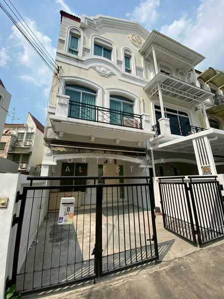 Baan Klang Muang Swiss Town Kaset-Nawamin, Bangkok, Soi Moobaan Klang Mueng, Chorake Bua, Lat Phrao, Bangkok, 3 Bedrooms, 200 sqm, Townhouse For Rent, by Forty-Six Real Estate Group, 500333962 - DDproperty.com