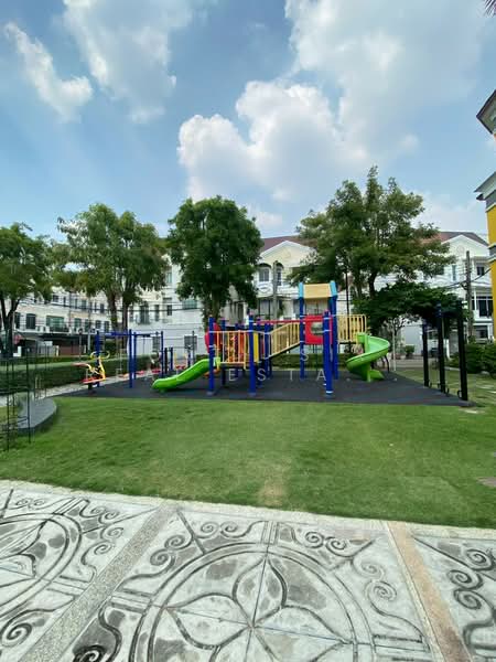 Baan Klang Muang Swiss Town Kaset-Nawamin, Bangkok, Soi Moobaan Klang Mueng, Chorake Bua, Lat Phrao, Bangkok, 3 Bedrooms, 200 sqm, Townhouse For Rent, by Forty-Six Real Estate Group, 500333962 - DDproperty.com