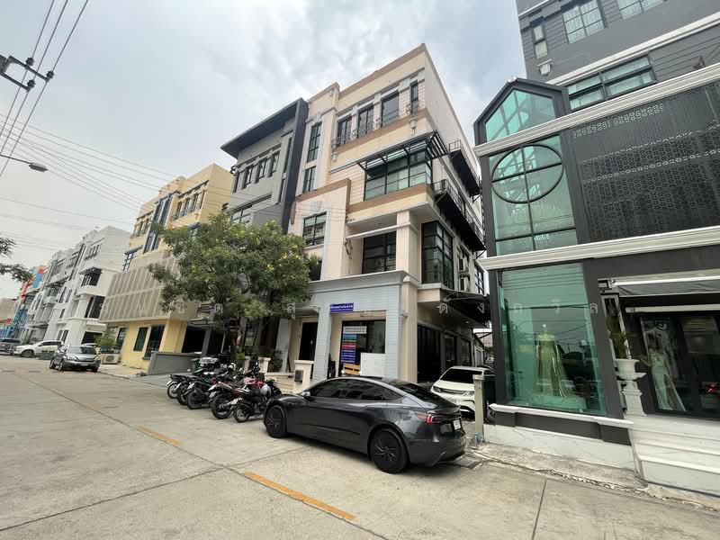 Baan Klang Krung Office Park Ladprao 71 : บ้านกลางกรุง ออฟฟิศ พาร์ค ลาดพร้าว 71, กรุงเทพ, ซอยลาดพร้าว 71 ถนนนาคนิวาส, ลาดพร้าว, กรุงเทพ, 400 ตร.ม., ทาวน์เฮ้าส์ ให้เช่า, โดย มนชิต สุรชัยดังถวิล, 500333966 - DDproperty.com