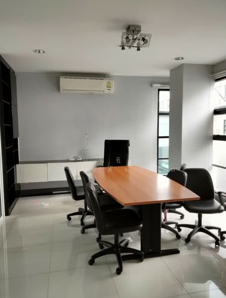 Baan Klang Krung Office Park Ladprao 71, Bangkok, ซอยลาดพร้าว 71 Nak Niwas Road, Lat Phrao, Bangkok, 4 Bedrooms, 400 sqm, Townhouse For Rent, by Monchit Surachaidunthavin, 500333966 - DDproperty.com