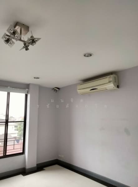 Baan Klang Krung Office Park Ladprao 71, Bangkok, ซอยลาดพร้าว 71 Nak Niwas Road, Lat Phrao, Bangkok, 4 Bedrooms, 400 sqm, Townhouse For Rent, by Monchit Surachaidunthavin, 500333966 - DDproperty.com