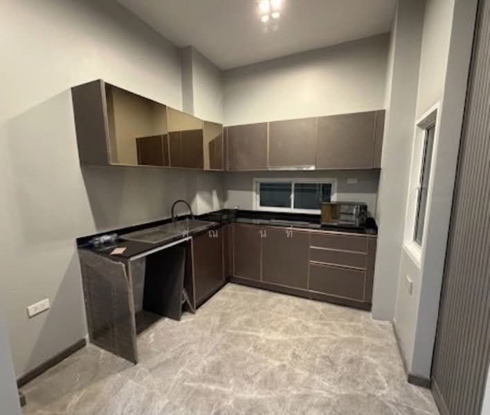 Goodwill Village, Soi Nakniwas 30. 3-story detached house, 4 bedrooms, 4 bathrooms, 4 parking spaces, Bangkok, นาคนิวาส, Lat Phrao, Bangkok, 4 Bedrooms, 275 sqm, Single Detached House For Rent, by คุณ นที, 500333982 - DDproperty.com