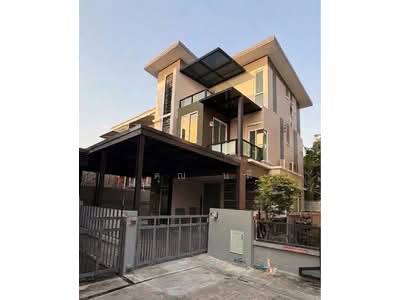 ขาย - บ้านเดี๋ยว 3 ชั้น หมู่บ้าน กู๊ดวิลล์ นาคนิวาส ซ. 30 4 ห้องนอน 4 ห้องน้ำ 4 ที่จอดรถ 1 ห้องอเนกประสงค์, กรุงเทพ