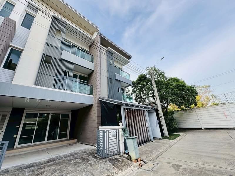 Town Avenue Srinagarindra, Bangkok, Soi On Nut 68, Suan Luang, Bangkok, 3 Bedrooms, 195 sqm, Townhouse For Sale, by Nantapat Warakdee, 500334030 - DDproperty.com
