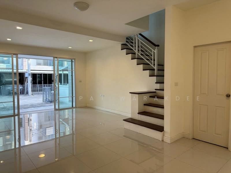 Town Avenue Srinagarindra, Bangkok, Soi On Nut 68, Suan Luang, Bangkok, 3 Bedrooms, 195 sqm, Townhouse For Sale, by Nantapat Warakdee, 500334030 - DDproperty.com