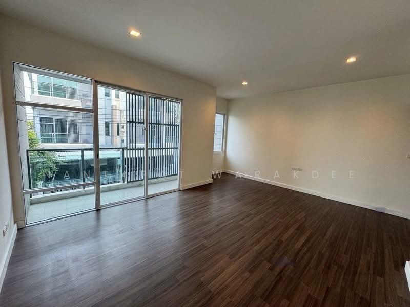 Town Avenue Srinagarindra, Bangkok, Soi On Nut 68, Suan Luang, Bangkok, 3 Bedrooms, 195 sqm, Townhouse For Sale, by Nantapat Warakdee, 500334030 - DDproperty.com