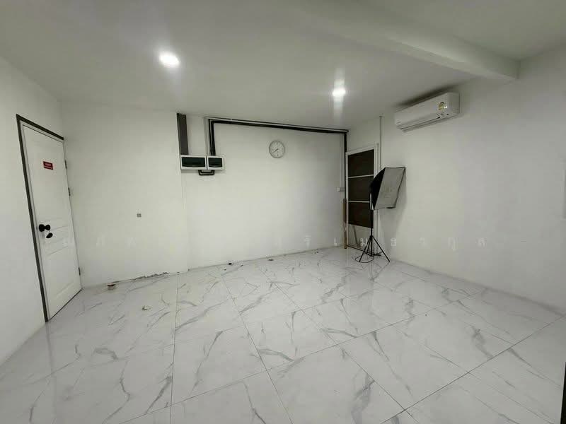ปล่อยเช่าโกดัง+ออฟฟิศ+บ้านพัก ขนาด 360 ตรม. ใกล้ถนนใหญ่ กำแพงรั้วรอบขอบชิด เป็นส่วนตัว อ.บางบัวทอง, Nonthaburi, Lam Pho, Bang Bua Thong, Nonthaburi, , 360 sqm, Warehouse/Factory For Rent, by ณภัทร พรสิริเมธากุล, 500334054 - DDproperty.com