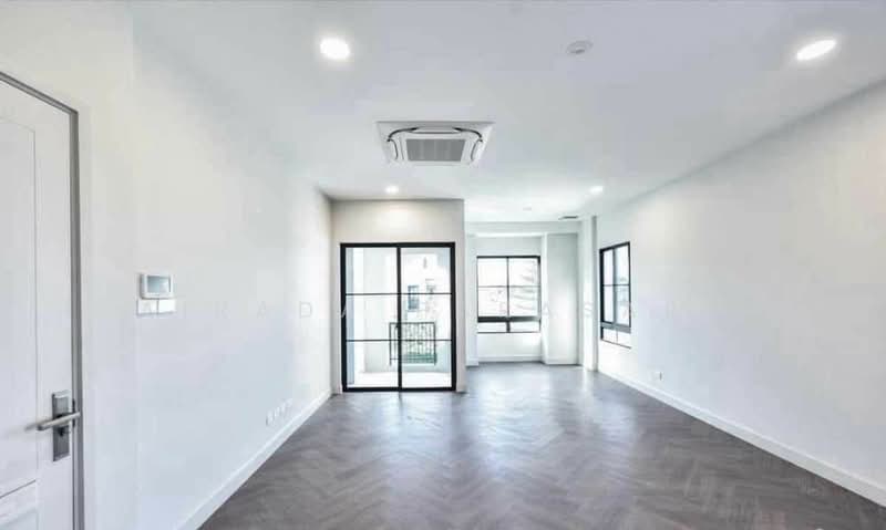 Nantawan Pinklao-Kanchana, Bangkok, 99 Asawaphichet Road, Bang Ra Mat, Taling Chan, Bangkok, 4 Bedrooms, 304 sqm, Single Detached House For Rent, by Airada Parasarn, 500334117 - DDproperty.com