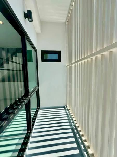 ปล่อยเช่า โฮมออฟฟิศ/บ้านแฝด 3ชั้น สไตล์ Modern Luxury ทำเลเลียบด่วน ขนาด 175 ตรม.วังทองหลาง, กรุงเทพ, คลองเจ้าคุณสิงห์, วังทองหลาง, กรุงเทพ, 175 ตร.ม., บ้านแฝด ให้เช่า, โดย ณภัทร พรสิริเมธากุล, 500334151 - DDproperty.com