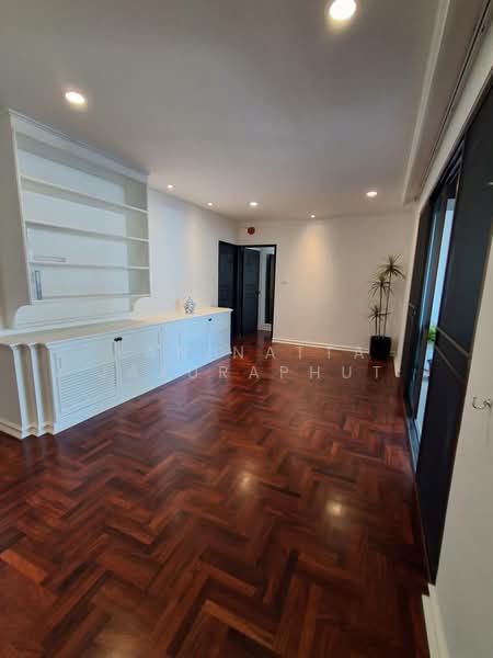 The Lanai Private Residence, Bangkok, 33 Sukhumvit 26, Khong Tan, Khlong Toei, Bangkok, 4 Bedrooms, 350 sqm, Apartment For Rent, by Yaninatta Jaturaphut, 500334185 - DDproperty.com