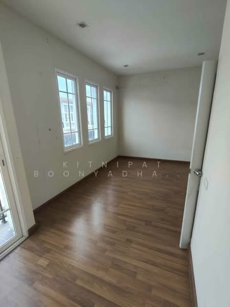 Golden Town 2 Ladprao-Kaset Nawamin, Bangkok, Soi Nawamin 42 Yak 27, Khlong Kum, Bueng Kum, Bangkok, 4 Bedrooms, 220 sqm, Townhouse For Sale, by Kitnipat Boonyadhammakul, 500334448 - DDproperty.com
