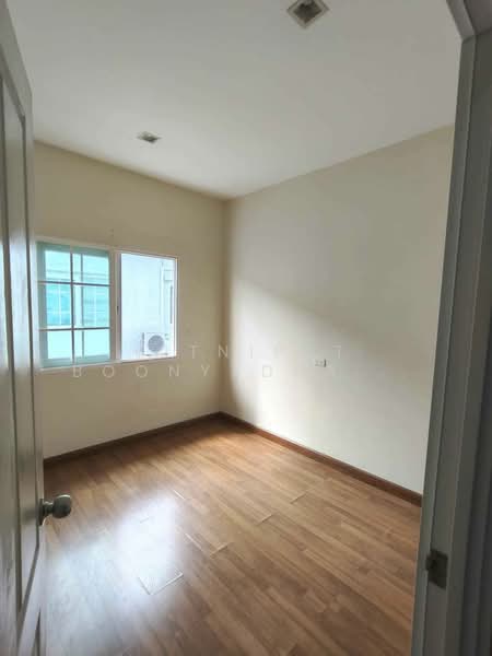 Golden Town 2 Ladprao-Kaset Nawamin, Bangkok, Soi Nawamin 42 Yak 27, Khlong Kum, Bueng Kum, Bangkok, 4 Bedrooms, 220 sqm, Townhouse For Sale, by Kitnipat Boonyadhammakul, 500334448 - DDproperty.com