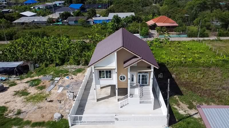 Brand New Modern House with Generous Living Space in Khua Mung, Saraphi, Chiang Mai, Kho Muong, Saraphi, Chiang Mai, 3 Bedrooms, 200 sqm, Single Detached House For Sale, by Nunthawat Hiranputtipat, 500334562 - DDproperty.com