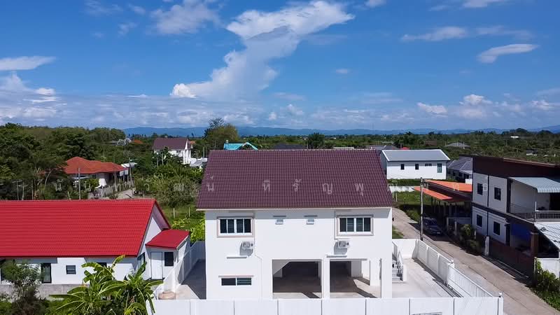 Brand New Modern House with Generous Living Space in Khua Mung, Saraphi, Chiang Mai, Kho Muong, Saraphi, Chiang Mai, 3 Bedrooms, 200 sqm, Single Detached House For Sale, by Nunthawat Hiranputtipat, 500334562 - DDproperty.com