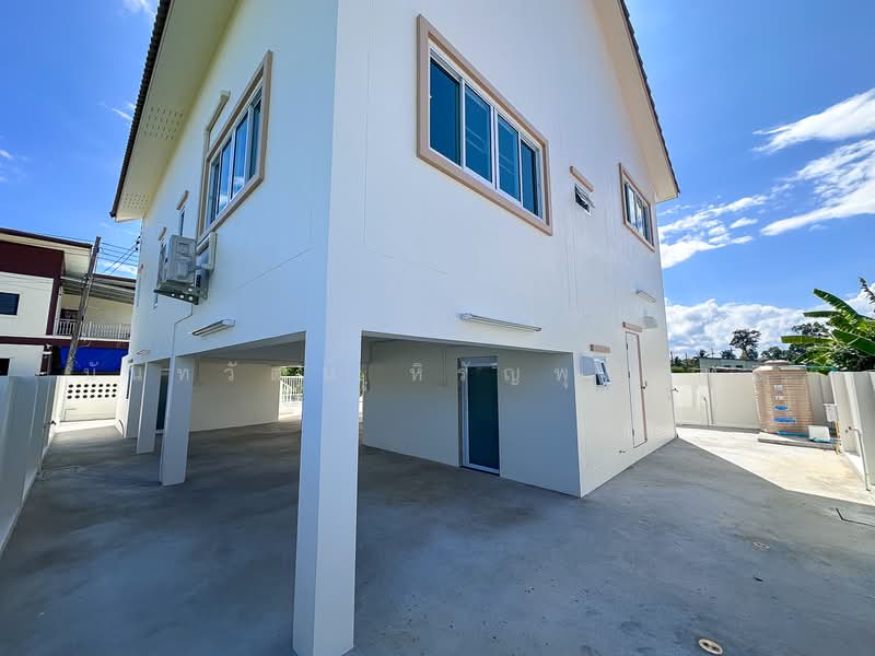Brand New Modern House with Generous Living Space in Khua Mung, Saraphi, Chiang Mai, Kho Muong, Saraphi, Chiang Mai, 3 Bedrooms, 200 sqm, Single Detached House For Sale, by Nunthawat Hiranputtipat, 500334562 - DDproperty.com
