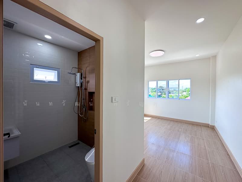 Brand New Modern House with Generous Living Space in Khua Mung, Saraphi, Chiang Mai, Kho Muong, Saraphi, Chiang Mai, 3 Bedrooms, 200 sqm, Single Detached House For Sale, by Nunthawat Hiranputtipat, 500334562 - DDproperty.com