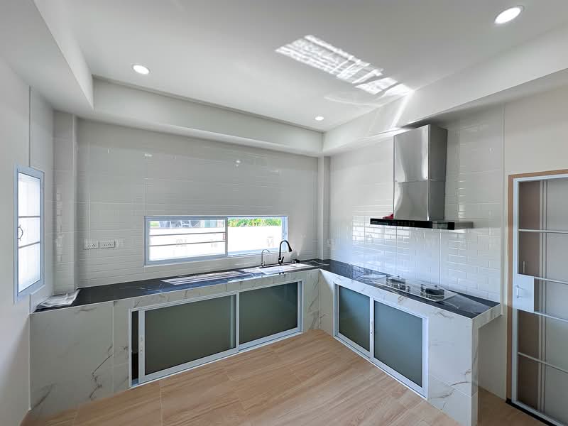 Brand New Modern House with Generous Living Space in Khua Mung, Saraphi, Chiang Mai, Kho Muong, Saraphi, Chiang Mai, 3 Bedrooms, 200 sqm, Single Detached House For Sale, by Nunthawat Hiranputtipat, 500334562 - DDproperty.com