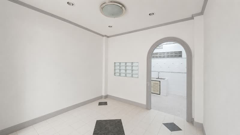 ทาวน์เฮาส์ 2 ชั้น ซอยจ่าโสด แยก5, Bangkok, Bang Na, Bangkok, 5 Bedrooms, 260 sqm, Townhouse For Sale, by ธนณัฎฐ์ ศตายุสกุลวงศ์, 500334628 - DDproperty.com