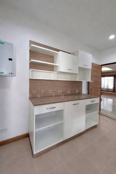 บ้านให้เช่า – ใกล้ตลาดเจริญเจริญ เพียง 5 นาที ค่าเช่า 45,000 บาท / เดือน รหัสทรัพย์ : No.13H717, เชียงใหม่, สันกำแพง, เชียงใหม่, 150 ตร.ม., บ้านเดี่ยว ให้เช่า, โดย Rutchaporn Tunsiri, 500334760 - DDproperty.com