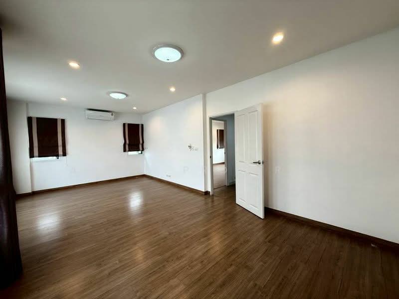 เดอะ ลิฟวิ่ง ศรีราชา, Chon Buri (Pattaya), Nong - Kham, Si Racha, Chon Buri (Pattaya), 3 Bedrooms, 250 sqm, Single Detached House For Sale, by A.T.A. Property, 500334801 - DDproperty.com