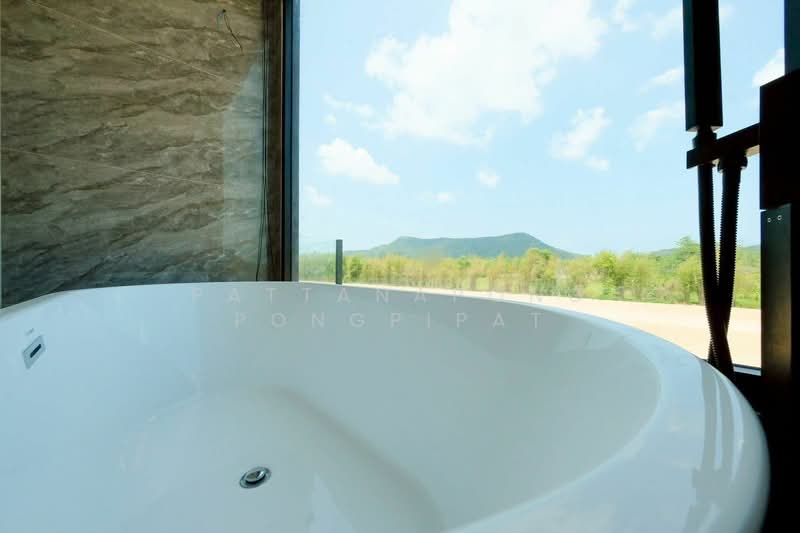 5-BR Villa, Chon Buri (Pattaya), Bang Sa-re, Sattahip, Chon Buri (Pattaya), 5 Bedrooms, 550 sqm, Villa For Sale, by Pattanapong Pongpipat, 500334877 - DDproperty.com