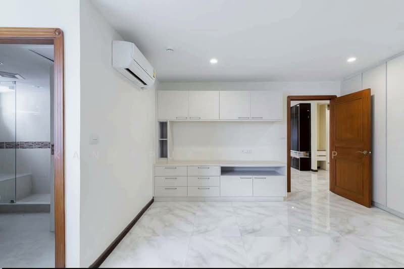 President Park Sukhumvit 24, Bangkok, 99 Sukhumvit 24 Alley, Khlongtoei Nua, Watthana, Bangkok, 3 Bedrooms, 223 sqm, Condo For Rent, by Kanyapuk Tinanop, 500334897 - DDproperty.com