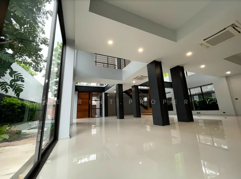 Luxury House Sukhumvit 71, Bangkok, Khlong Tan Nua, Watthana, Bangkok, 5 Bedrooms, 700 sqm, Single Detached House For Rent, by Blueprint.Property, 500334983 - DDproperty.com