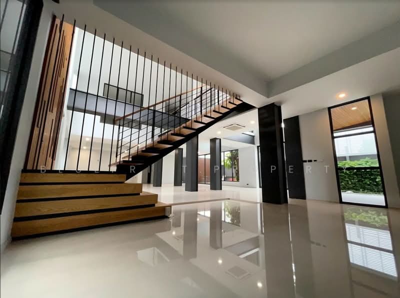 Luxury House Sukhumvit 71, Bangkok, Khlong Tan Nua, Watthana, Bangkok, 5 Bedrooms, 700 sqm, Single Detached House For Rent, by Blueprint.Property, 500334983 - DDproperty.com