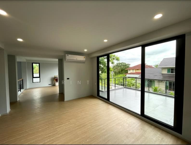 Luxury House Sukhumvit 71, Bangkok, Khlong Tan Nua, Watthana, Bangkok, 5 Bedrooms, 700 sqm, Single Detached House For Rent, by Blueprint.Property, 500334983 - DDproperty.com