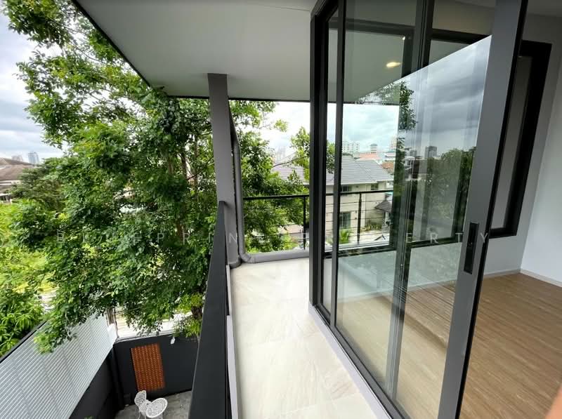 Luxury House Sukhumvit 71, Bangkok, Khlong Tan Nua, Watthana, Bangkok, 5 Bedrooms, 700 sqm, Single Detached House For Rent, by Blueprint.Property, 500334983 - DDproperty.com