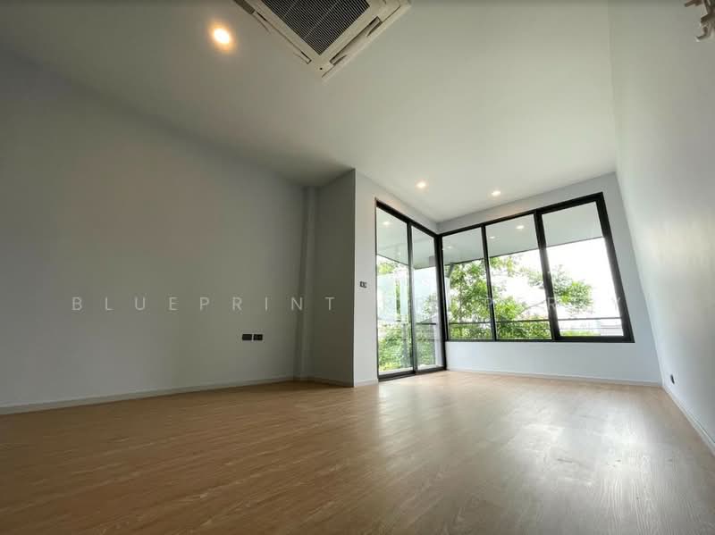 Luxury House Sukhumvit 71, Bangkok, Khlong Tan Nua, Watthana, Bangkok, 5 Bedrooms, 700 sqm, Single Detached House For Rent, by Blueprint.Property, 500334983 - DDproperty.com
