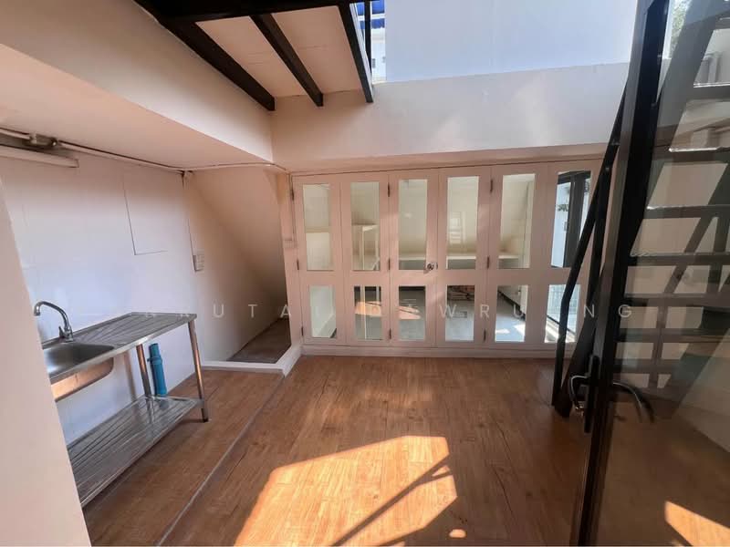 Townhouse soi Sukhumvit 49/4, Bangkok, Khlong Tan Nua, Watthana, Bangkok, 4 Bedrooms, 276 sqm, Townhouse For Sale, by Kanrutai Dawruang, 500334984 - DDproperty.com