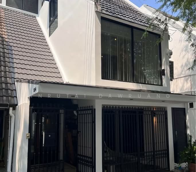 Townhouse soi Sukhumvit 49/4, Bangkok, Khlong Tan Nua, Watthana, Bangkok, 4 Bedrooms, 276 sqm, Townhouse For Sale, by Kanrutai Dawruang, 500334984 - DDproperty.com