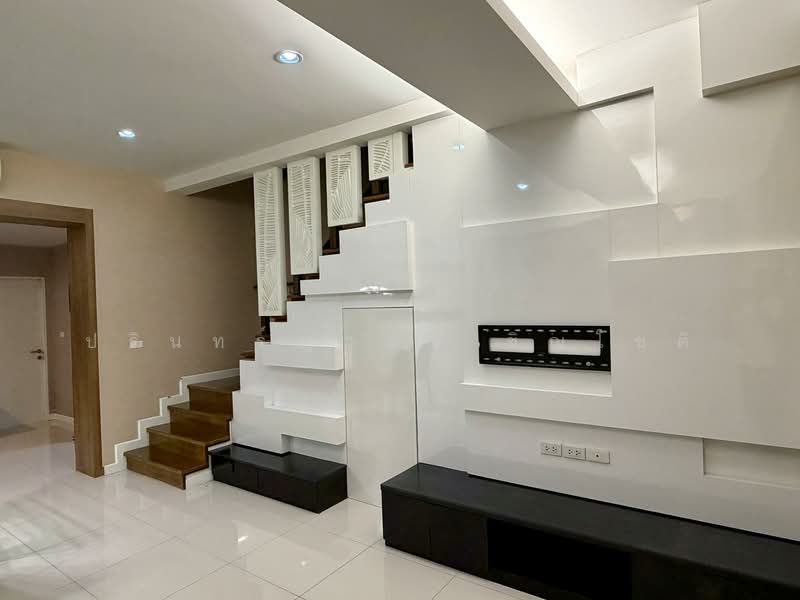 Bless Town Sukhumvit 50, Bangkok, Sukhumvit 50 Road, Phra Kanong, Khlong Toei, Bangkok, 3 Bedrooms, 240 sqm, Townhouse For Rent, by ปรินทร์ญาดา ชิณโชติ, 500335089 - DDproperty.com